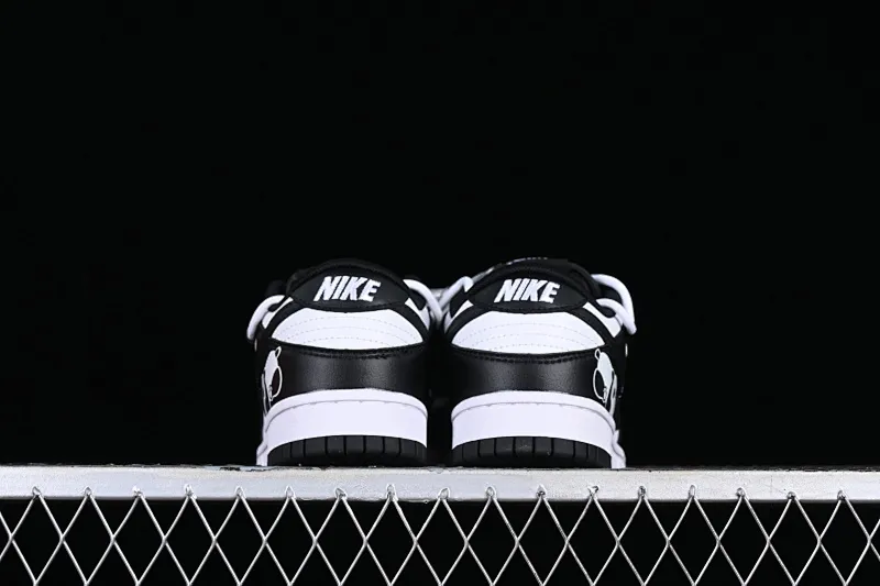 All Categories Nk SB Dunk Series Nk SB Dunk Low Low-top sneakers Nk Dunk Low Black and White Panda Customized version of deconstructed strap casual sneakers DD1391-100